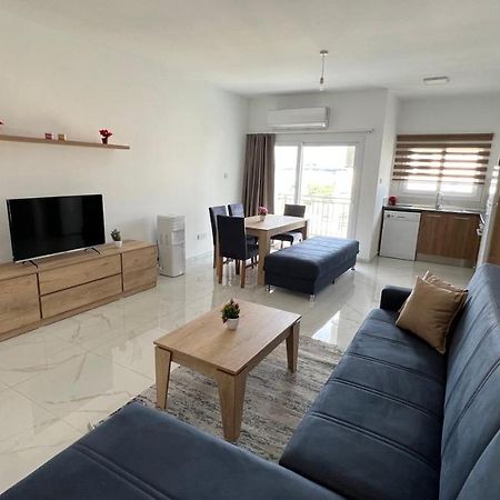 Tetris Apartment Spacious Comfortable Nikosia Bagian luar foto