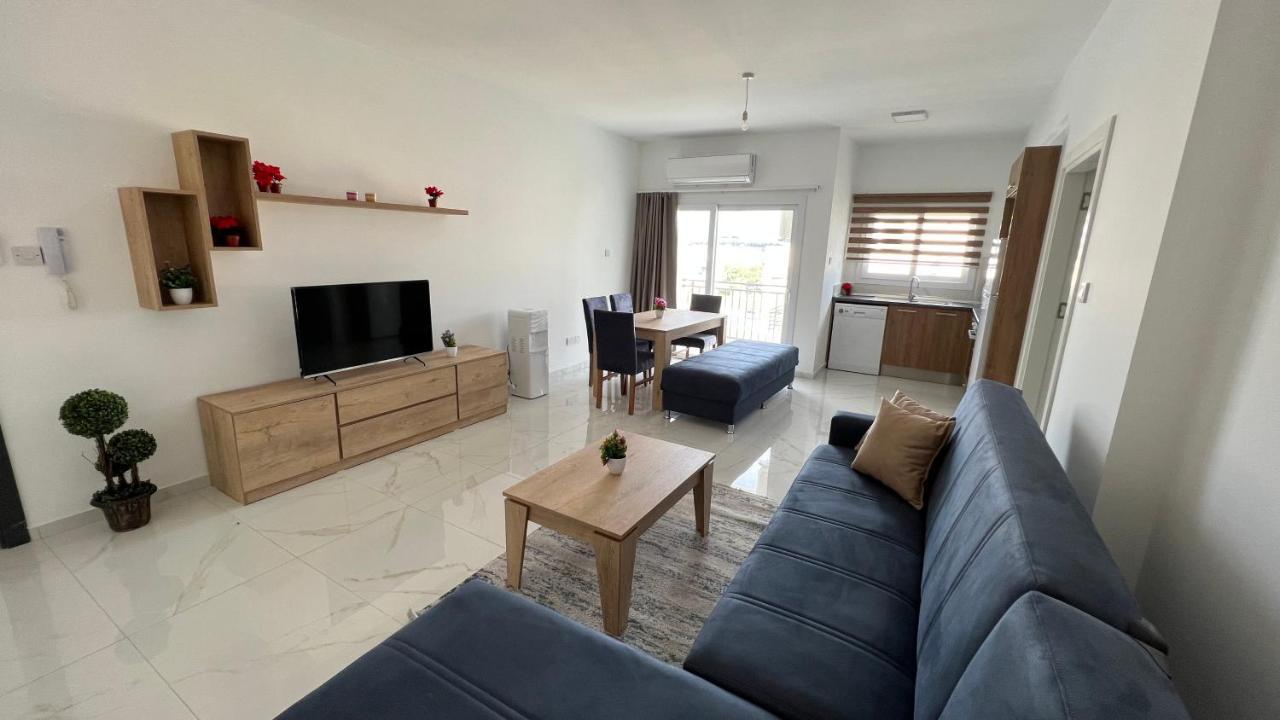 Tetris Apartment Spacious Comfortable Nikosia Bagian luar foto