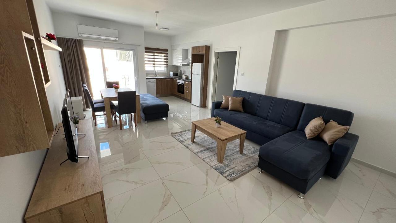 Tetris Apartment Spacious Comfortable Nikosia Bagian luar foto