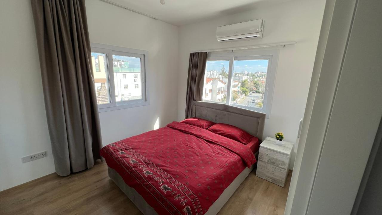 Tetris Apartment Spacious Comfortable Nikosia Bagian luar foto