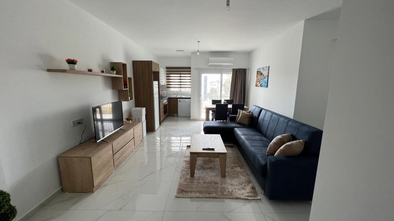 Tetris Apartment Spacious Comfortable Nikosia Bagian luar foto