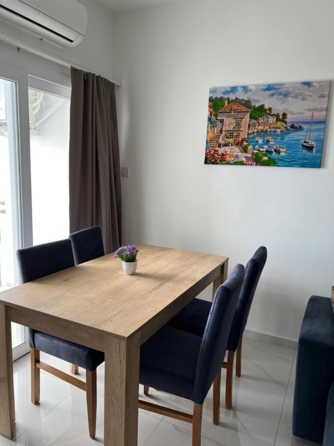 Tetris Apartment Spacious Comfortable Nikosia Bagian luar foto