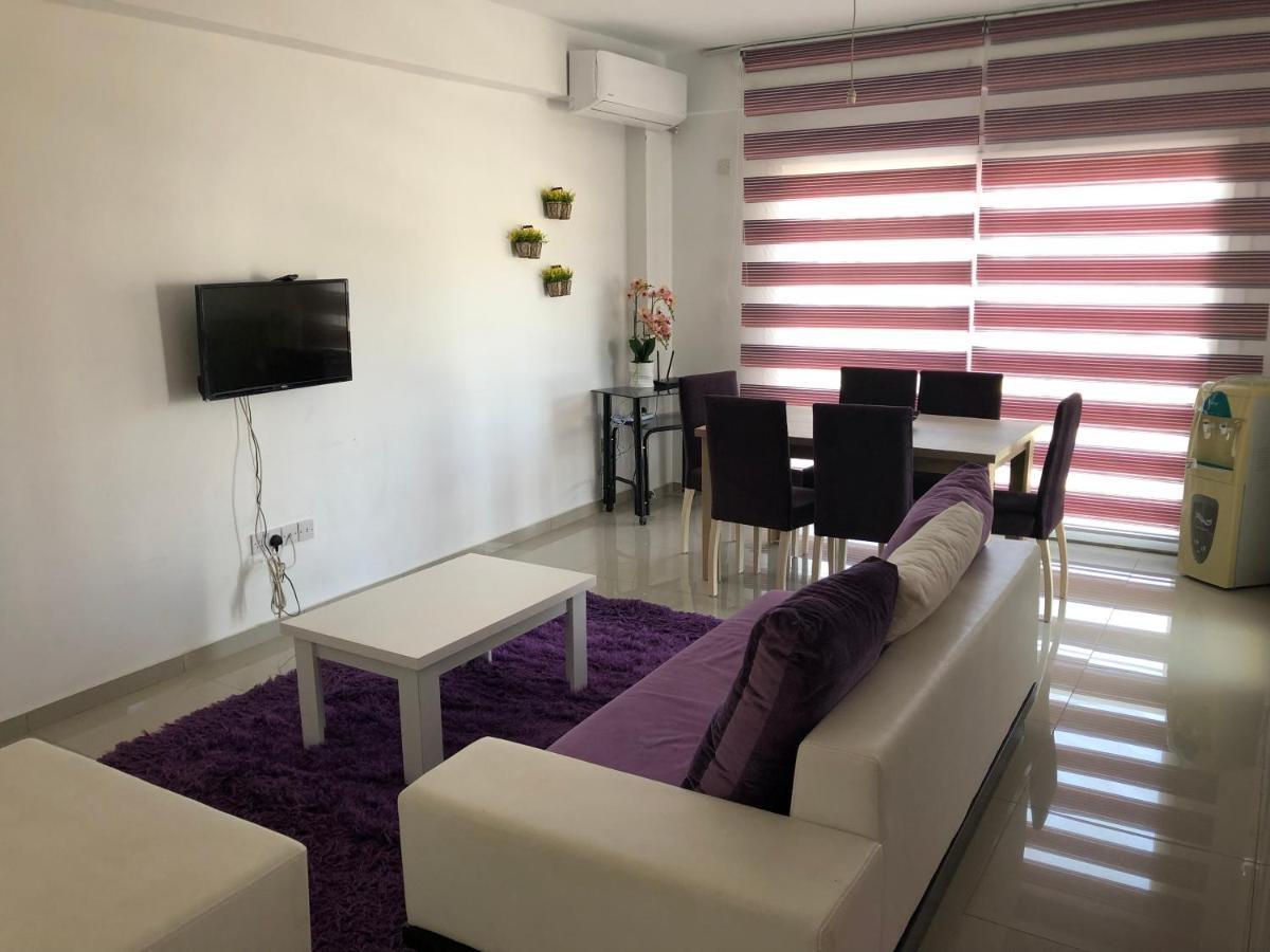 Tetris Apartment Spacious Comfortable Nikosia Bagian luar foto
