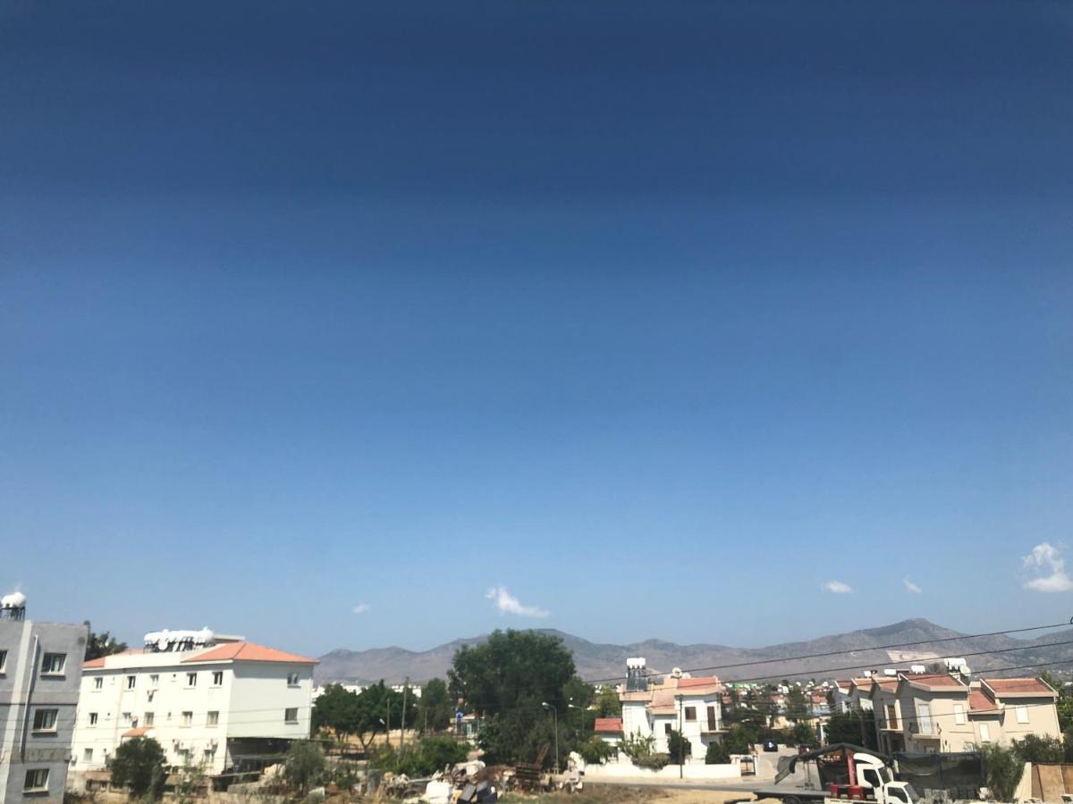 Tetris Apartment Spacious Comfortable Nikosia Bagian luar foto