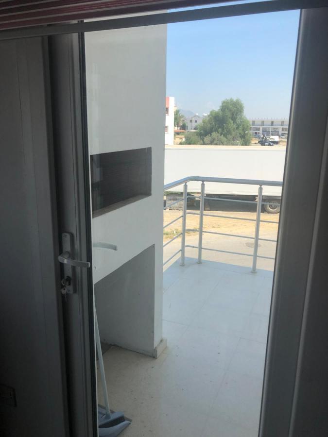 Tetris Apartment Spacious Comfortable Nikosia Bagian luar foto