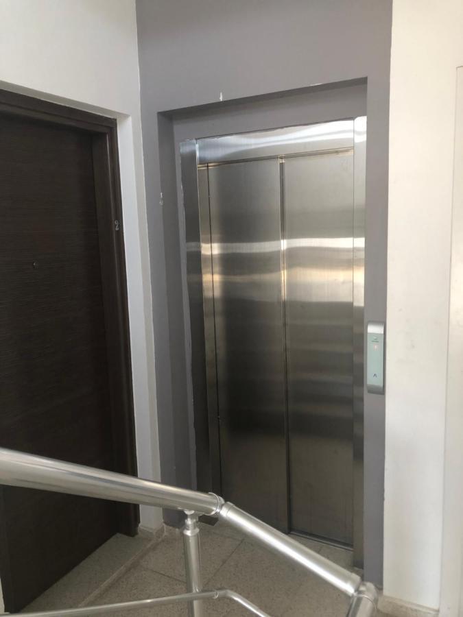 Tetris Apartment Spacious Comfortable Nikosia Bagian luar foto